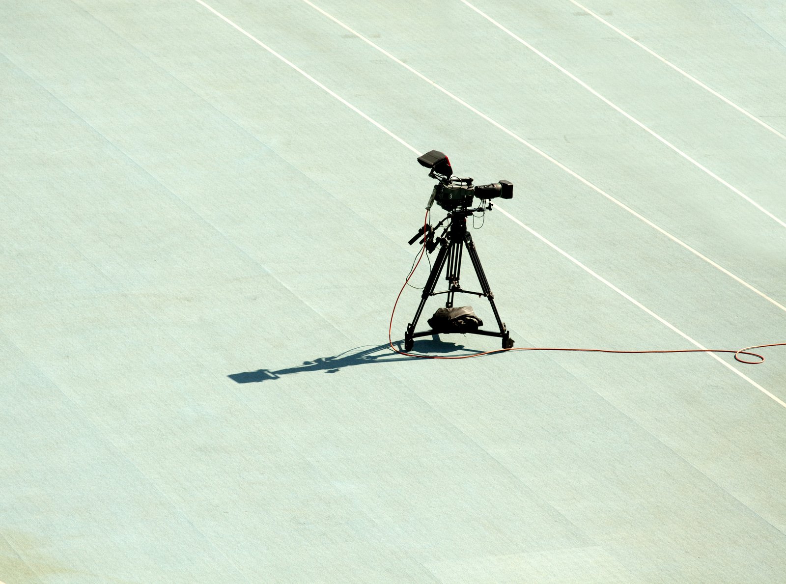 Extreme Sports Photography: The Technical Workflow Behind Cliff-Edge Shots