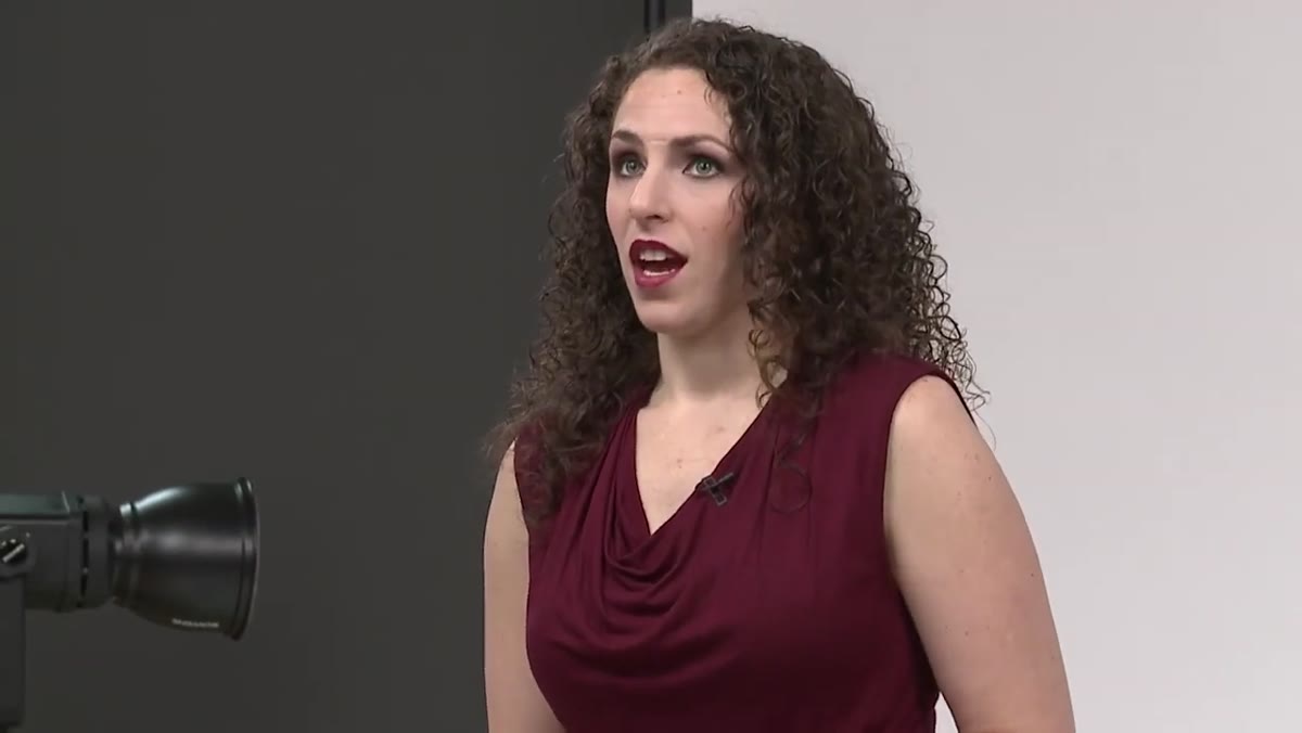 Instructor discussing the chameleon quality of portrait photographers