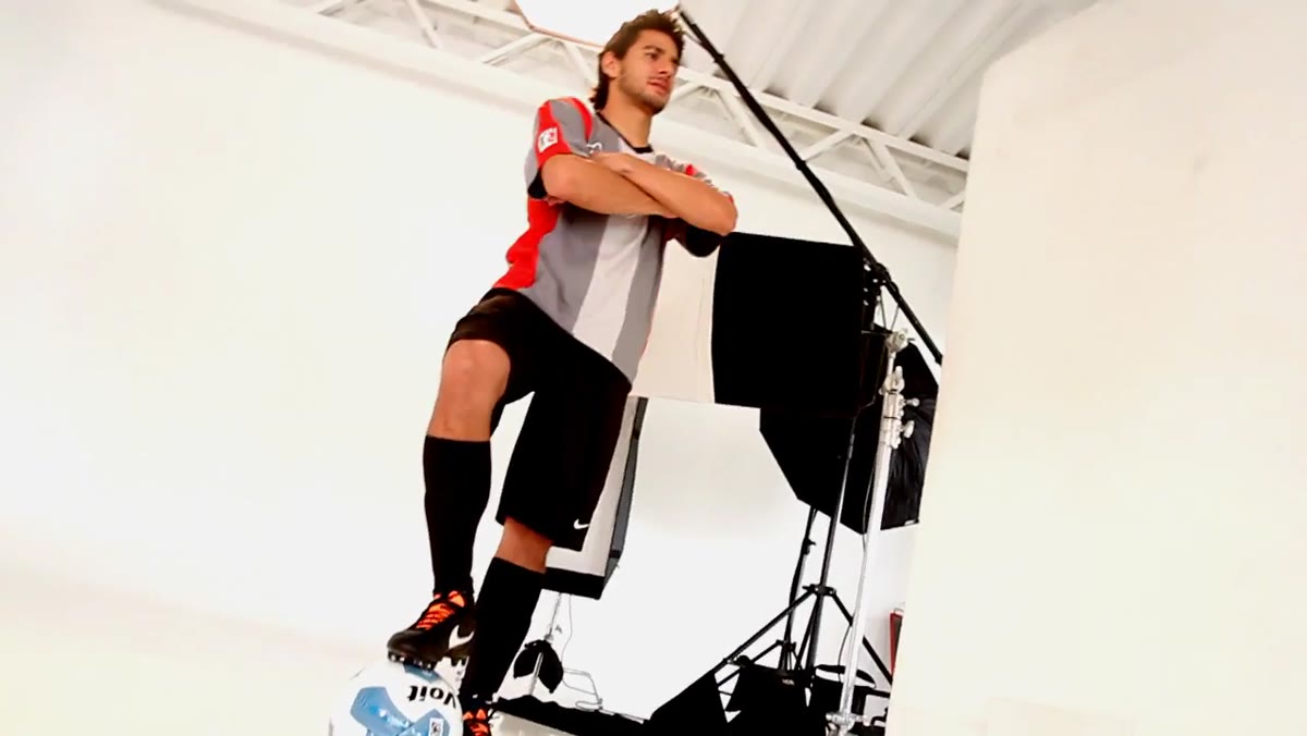 Overview of the full cove lighting setup for standing and horizontal positions