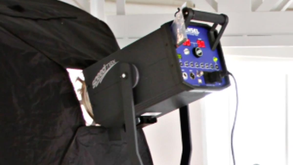 Hensel speed light unit selected for short flash duration