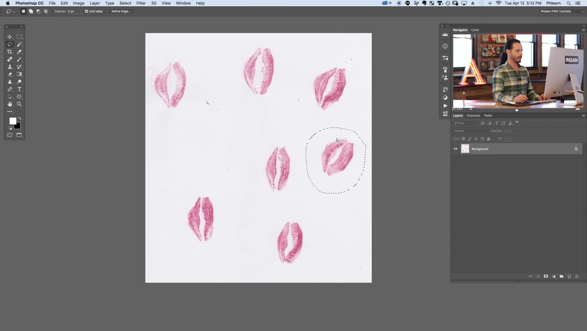 Lasso tool selection drawn around a single kiss mark