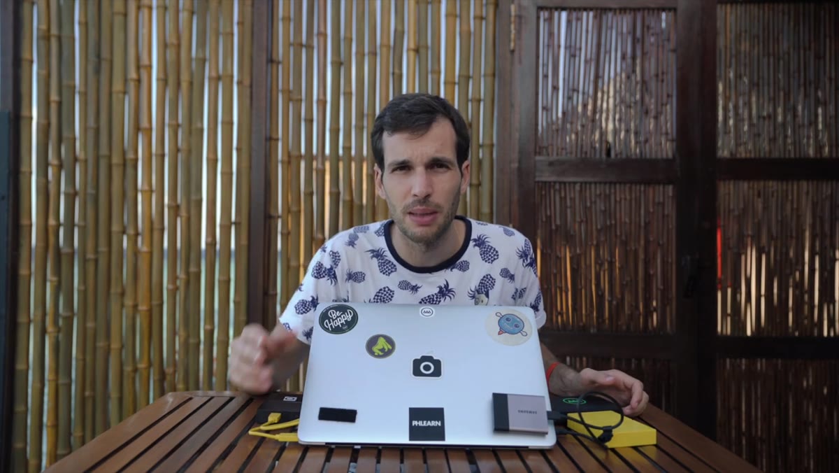Pierre discussing dual memory card slots on camera body