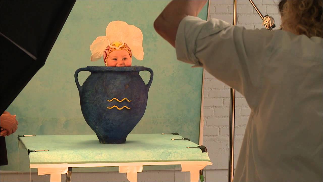 What Anne Geddes' 2016 Calendar Shoot Teaches Us About Directing and Capturing Unpredictable Subjects